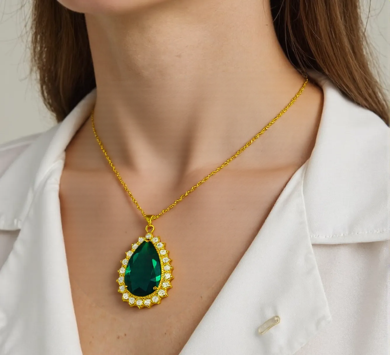 "Emerald Pendant with Rhinestone Border & Premium Golden Chain – Luxurious Jewelry"